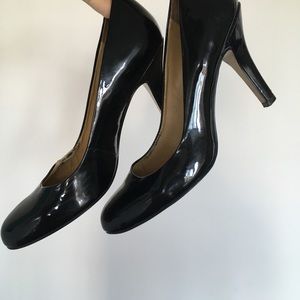 Shiny black NINE WEST 2.5in heels